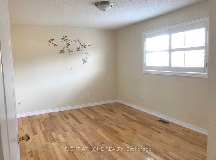 Property Photo:  35 Native Trail Main  ON L6A 2Z9 