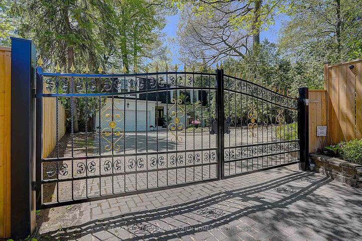 Property Photo: 321 Lawrence Avenue E ON M4N 1T8
