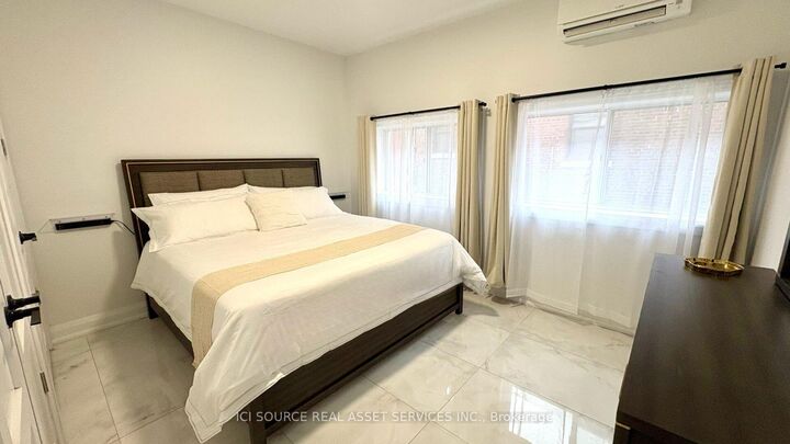 Property Photo:  754 Queen Street E 3  ON M4M 1H4 