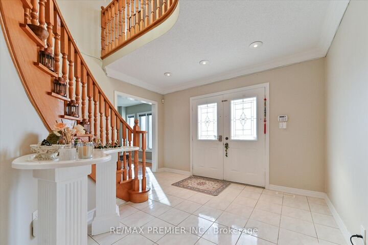 Property Photo: 581 Wycliffe Avenue ON L4L 8S8