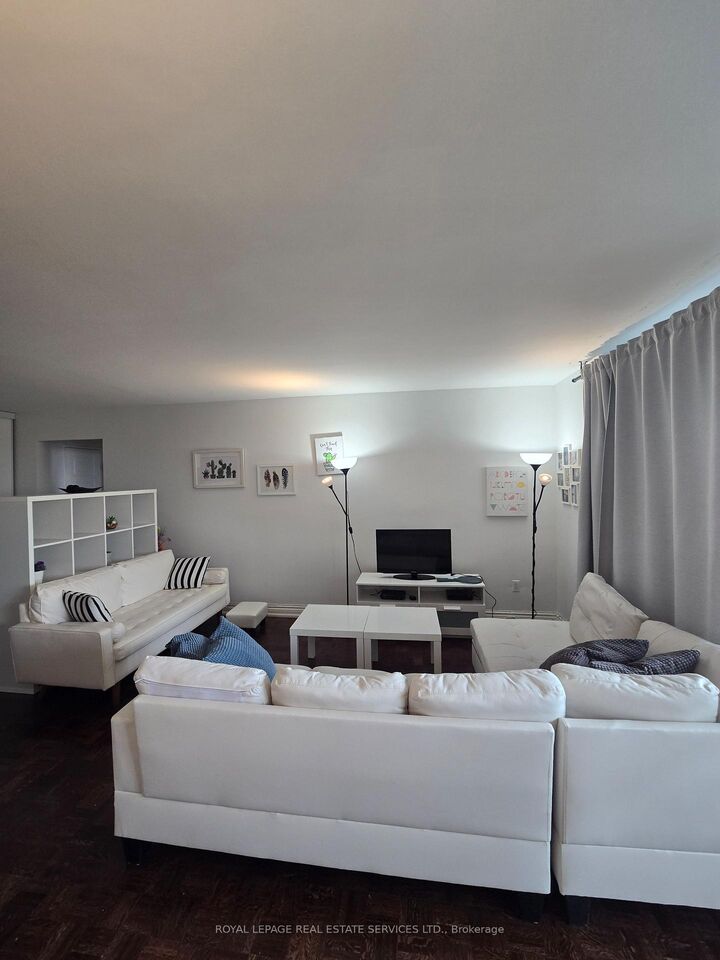 Property Photo:  1 Massey Square 2614  ON M4C 5L4 