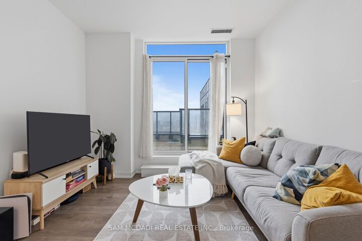 Property Photo: 270 Dufferin Street Ph01 ON M6K 0H8