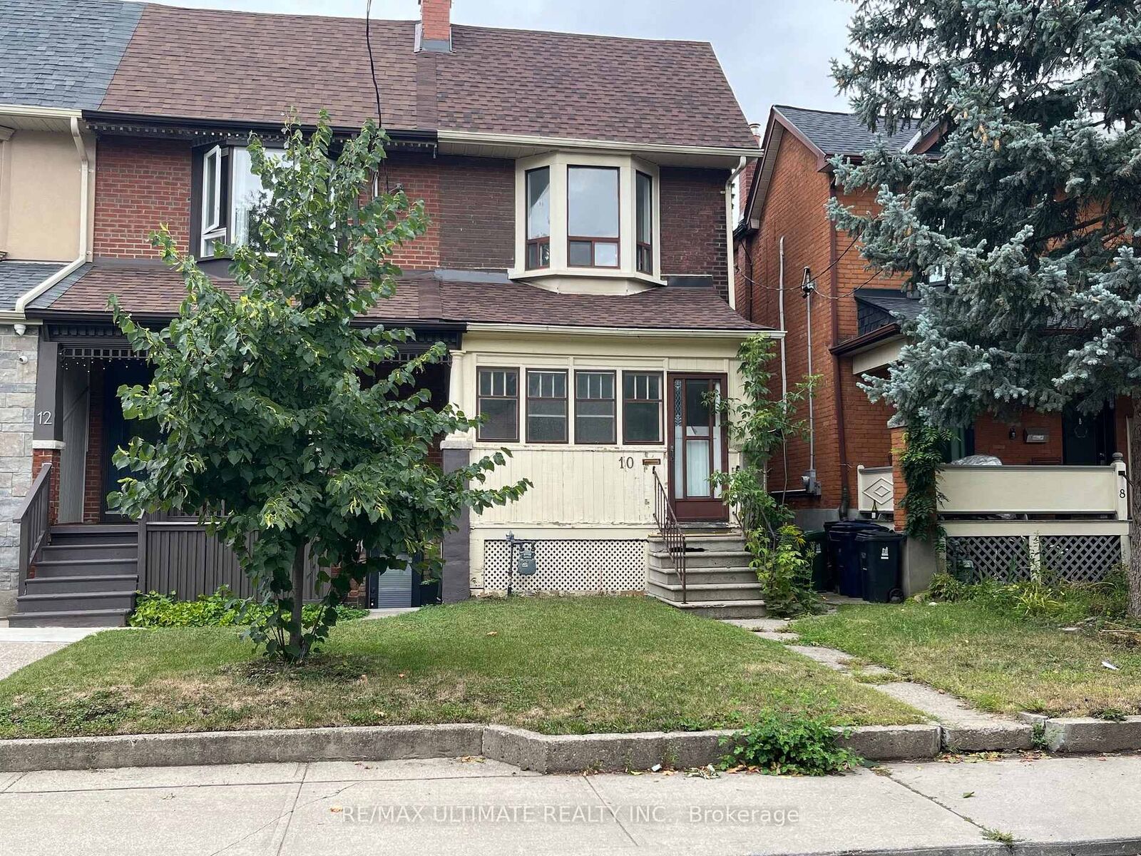 Property Photo:  10 Hibernia Avenue Upper  ON M6N 1E5 