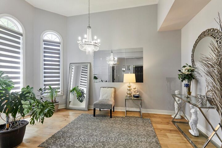 Property Photo:  67 Kenilworth Crescent  ON L1M 2M7 