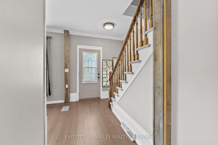Property Photo:  180 Mary Street  ON K8A 5V6 