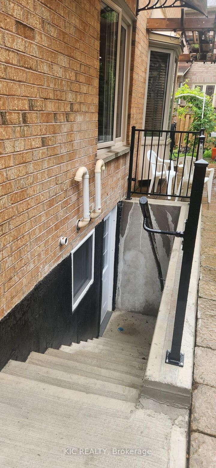Property Photo:  618 Ponting Place  ON L3X 1T4 