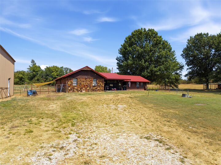 Property Photo:  447403 E 1058 Road  OK 74962 