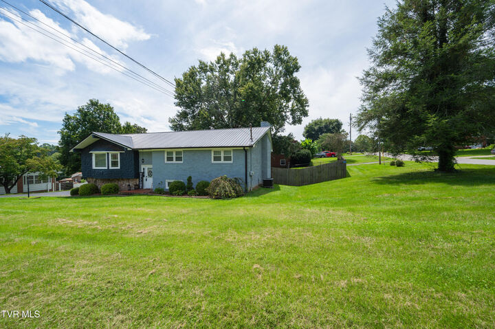 Property Photo: 513 Beechwood Drive TN 37663