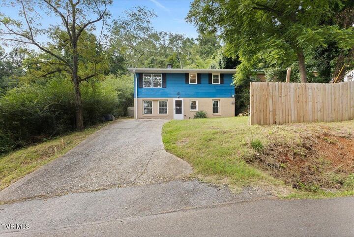 Property Photo: 1229 Ridgecrest Avenue TN 37660