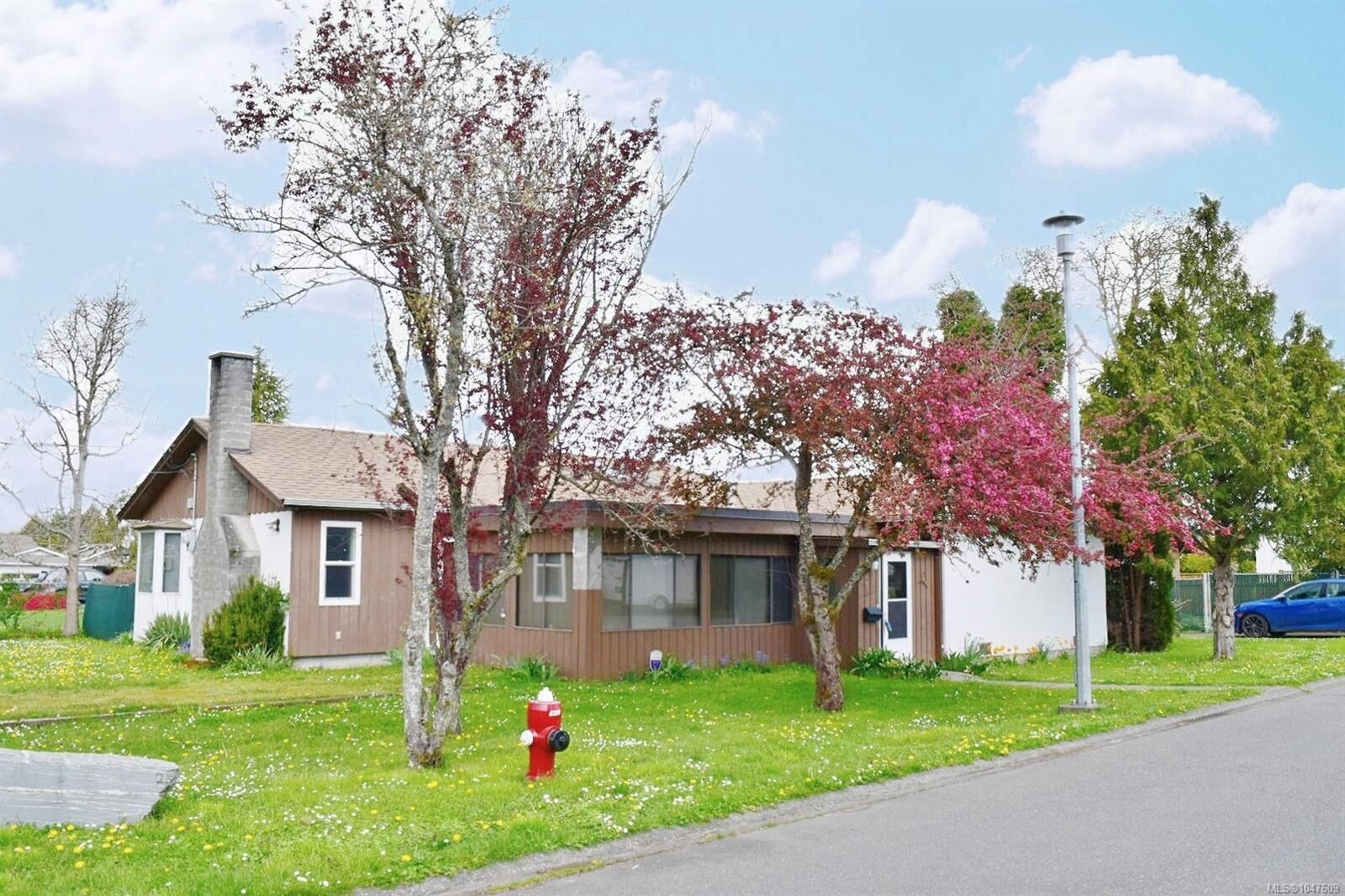 Property Photo: 4037 Cumberland Rd BC V8X 2E7