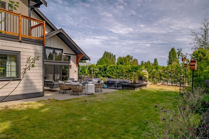 Property Photo: 492 Cottage Dr BC V9K 2T3
