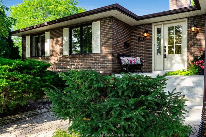 Property Photo:  105 Pointe West Drive  ON N9V 3P1 