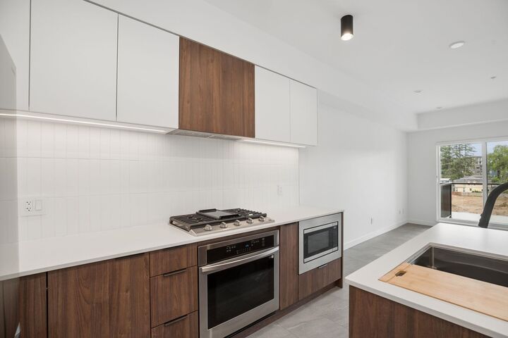 Property Photo: 623 Kemsley Avenue 612 BC V3J 0L8