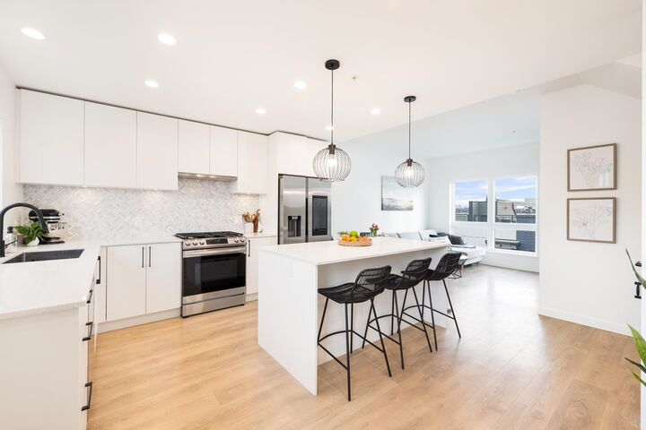 Property Photo: 545 E 2nd Street 444 BC V7L 1E1