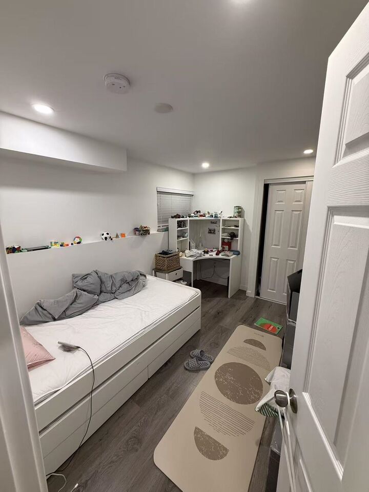 Property Photo:  682 Sperling Avenue  BC V5B 4H5 