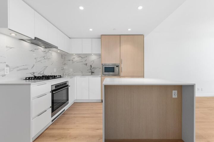 Property Photo:  1500 Fern Street 1208  BC V7J 1H6 