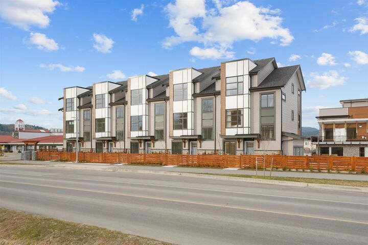 Property Photo: 32929 Cherry Avenue 7 BC V2V 0M3