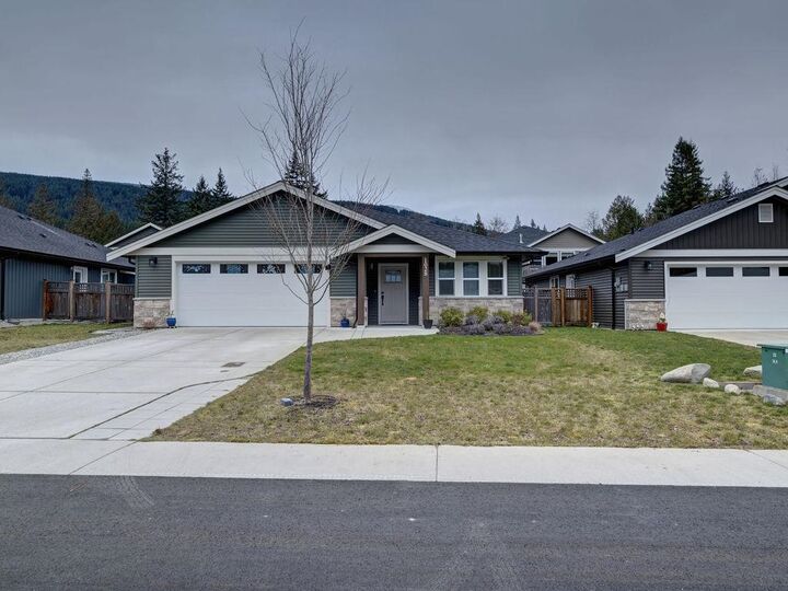 1028 Celia Crescent — photo 1