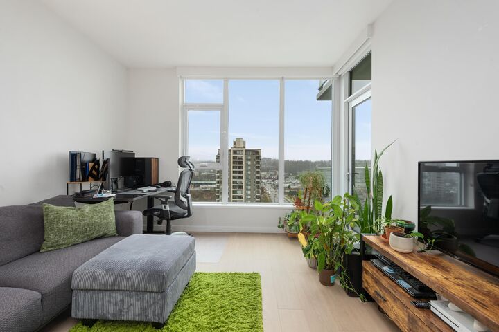 Property Photo:  2186 Gilmore Avenue 1301  BC V5C 0N7 