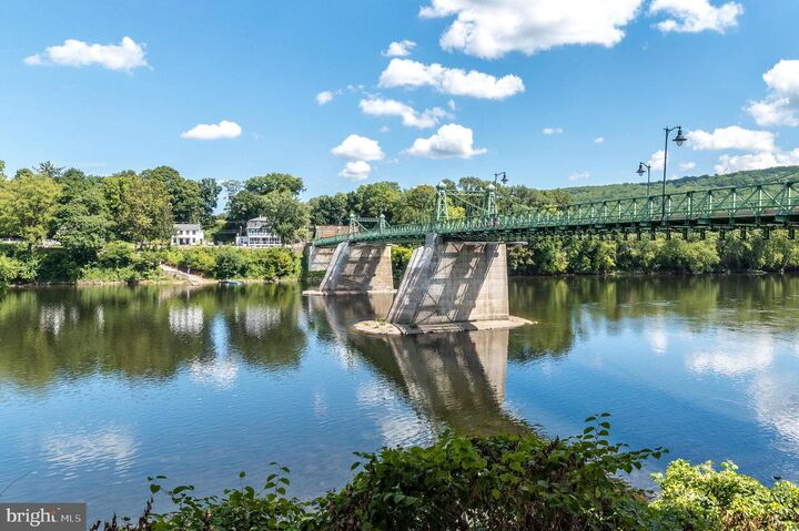 Property Photo:  707 Wayside Way  PA 18077 