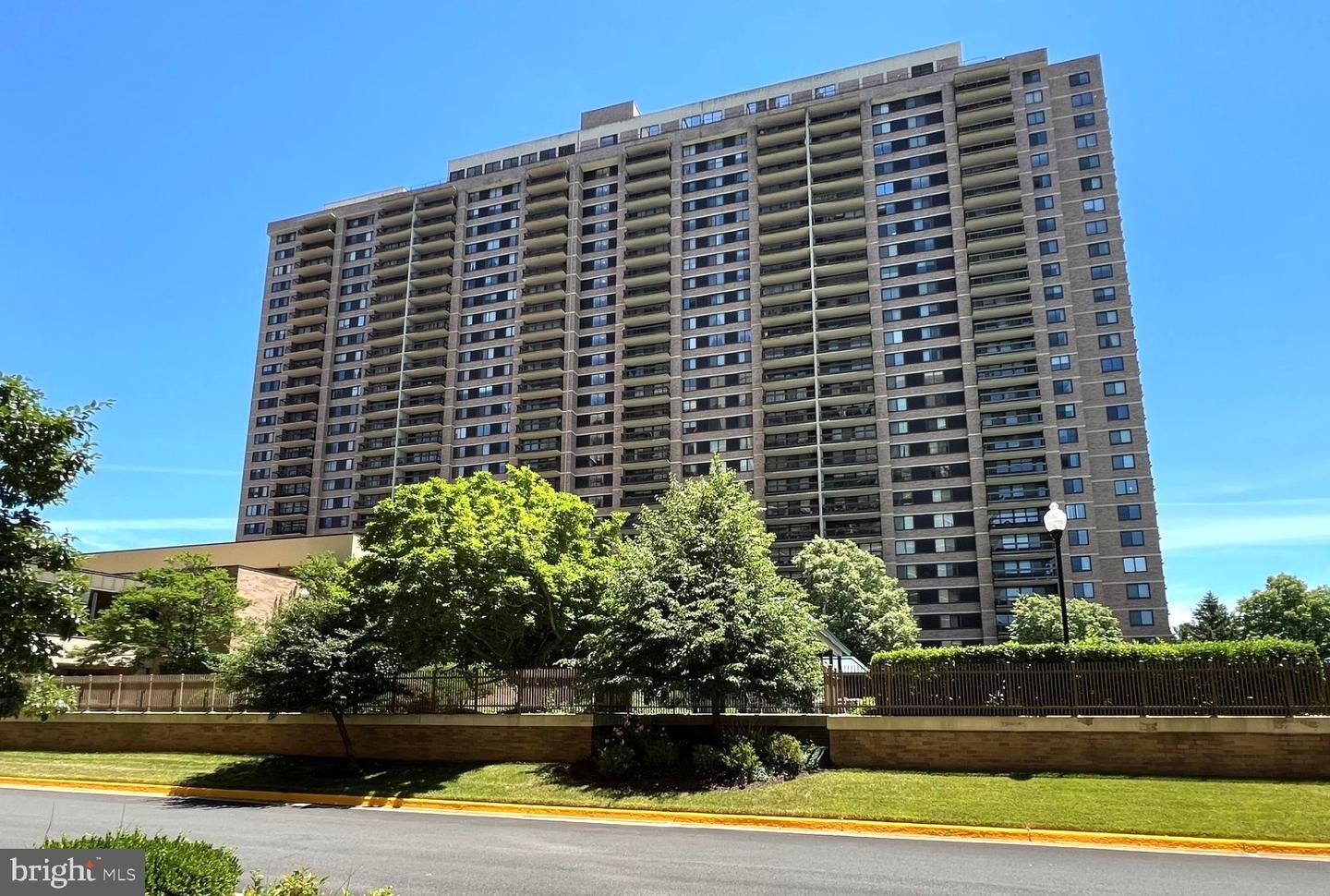Property Photo:  5501 Seminary Road 106S  VA 22041 