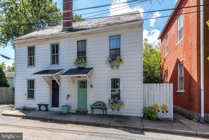 Property Photo: 707 Wayside Way PA 18077