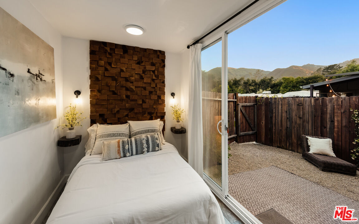 Property Photo:  272 N Topanga Cyn, Unit 5  CA 90290 