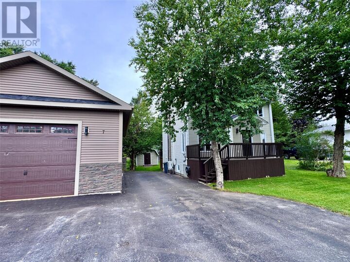 Property Photo: 7 Oakes Road NL A8A 1X5