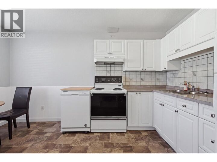 Property Photo: 1697 Greenfield Avenue 56 BC V2B 4N5