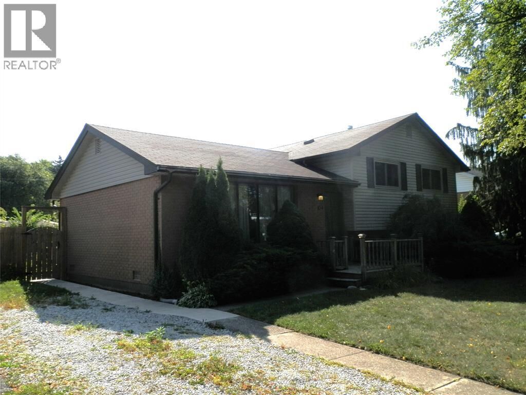 Property Photo: 104 Lansdowne Avenue South ON N7S 1G6