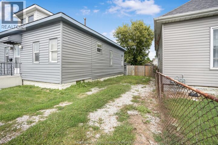 Property Photo:  320 Lafontaine Street  ON N8A 4H9 