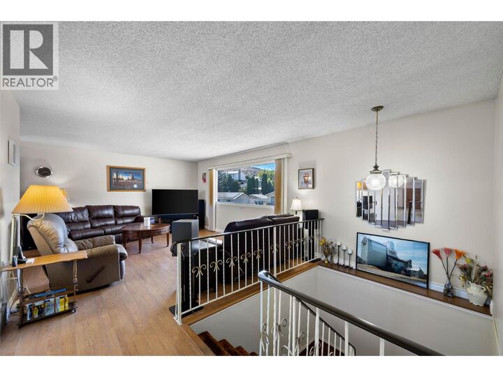 Property Photo:  1598 Southview Terrace  BC V2B 7R5 