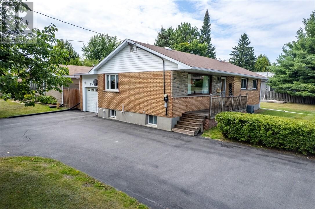 Property Photo:  1493 Lansing Avenue  ON P3A 4E1 