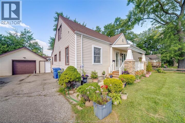 Property Photo:  1055 Jefferson Boulevard  ON N8S 2R2 