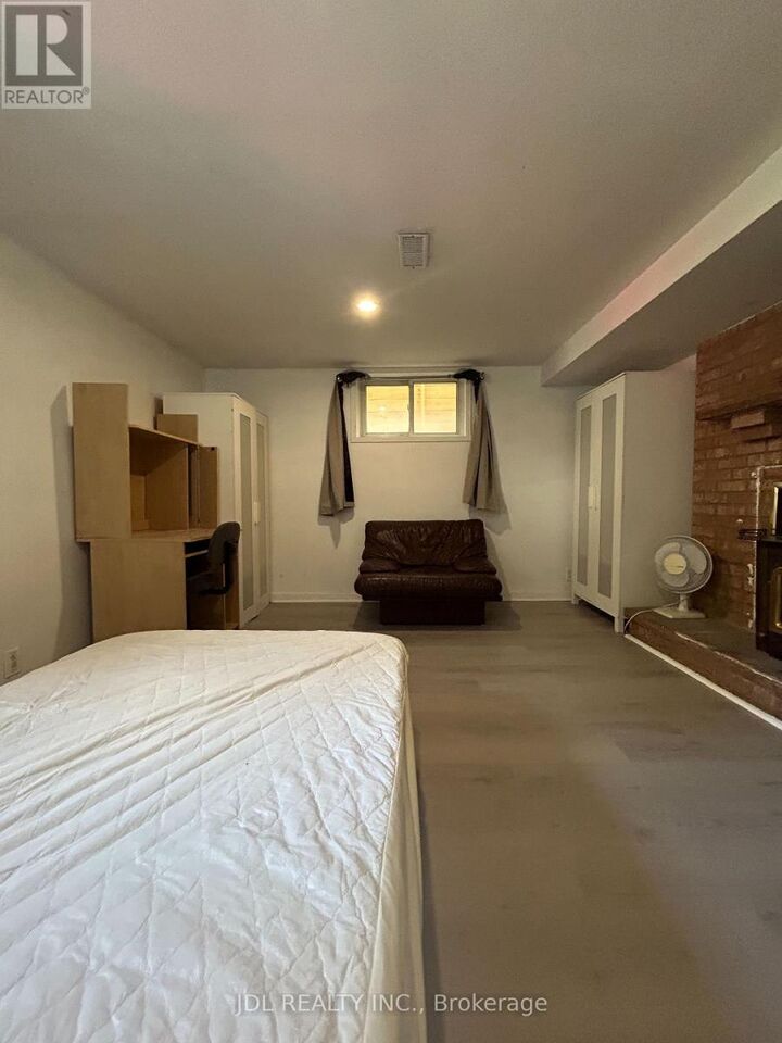 Property Photo: 186 Wilfred Ave Avenue ON M2N 5C9