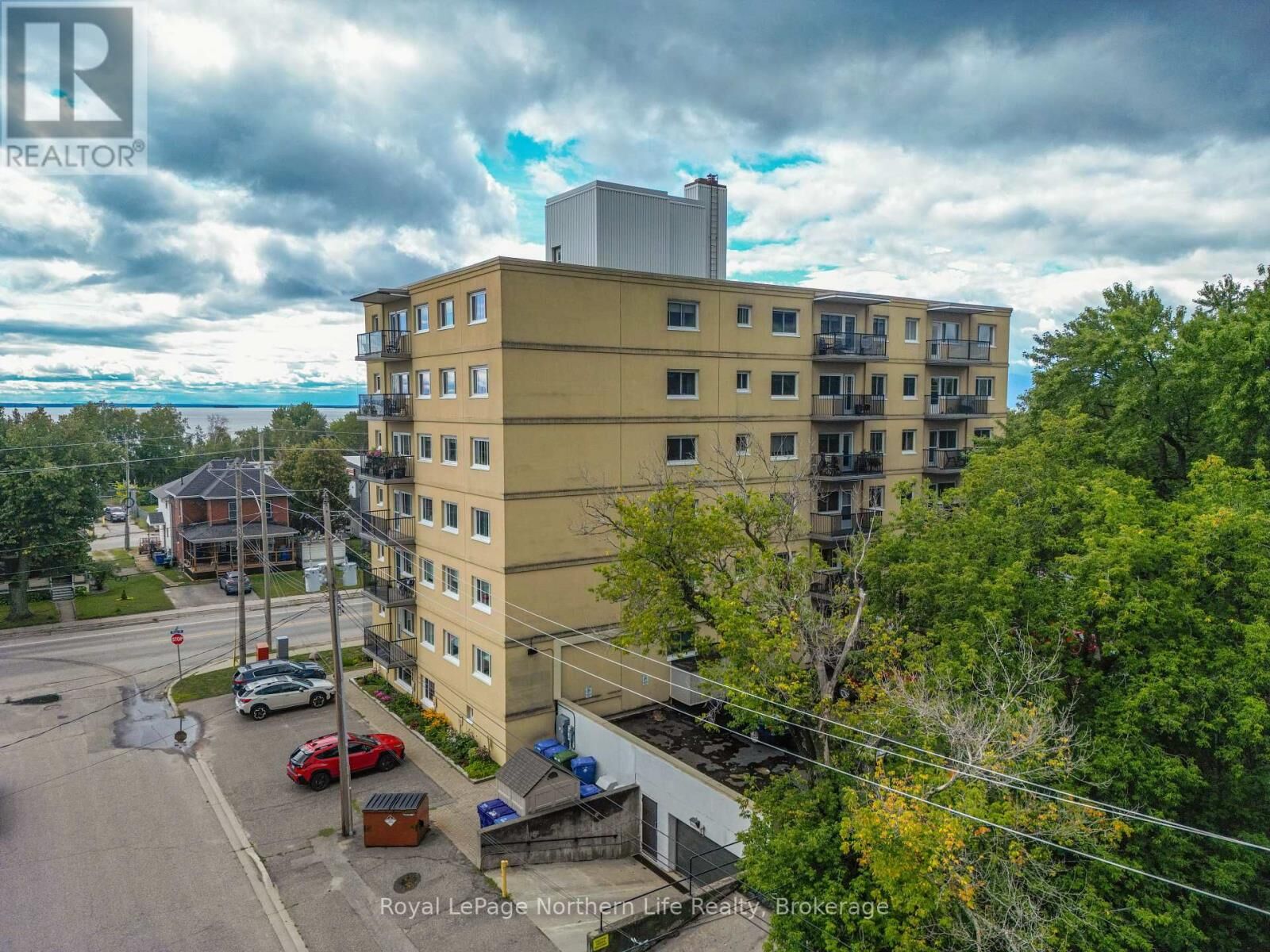 Property Photo:  810 Main Street West 202  ON P1B 2V9 