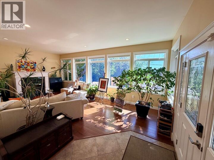 Property Photo: 1045 93 Avenue BC V1G 1E3