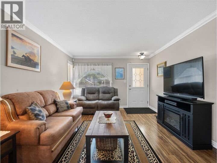 Property Photo:  51 8 Avenue Southwest 14  BC V1E 3L9 
