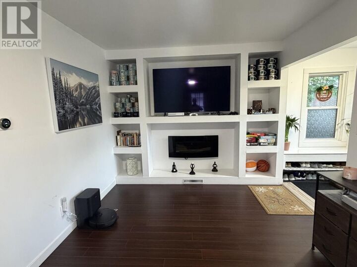 Property Photo:  1901 Bailey Ave  ON P7E 2X2 