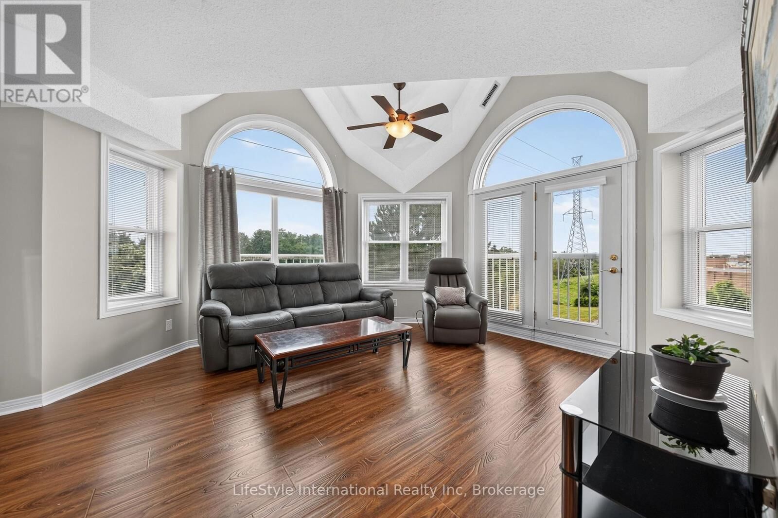 Property Photo: 208 Silvercreek Parkway North 307 ON N1H 8H2