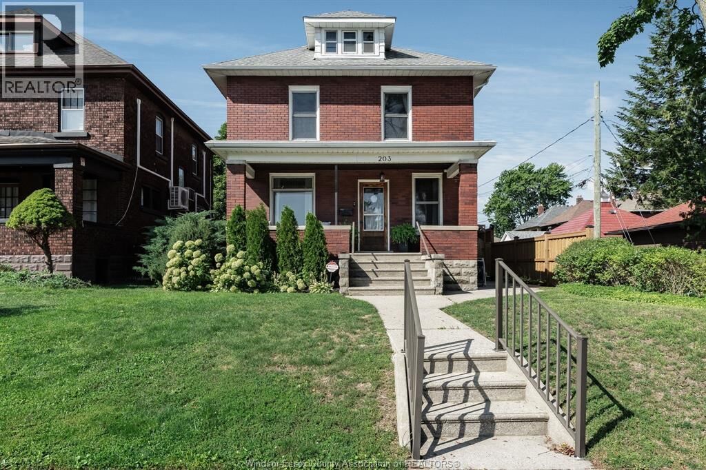 Property Photo:  203 Moy Avenue  ON N9A 2N1 