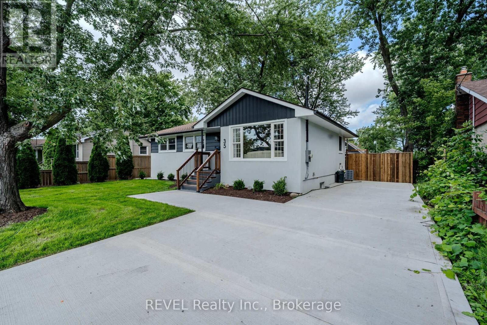 Property Photo:  35 Burness Drive  ON L2P 1J4 