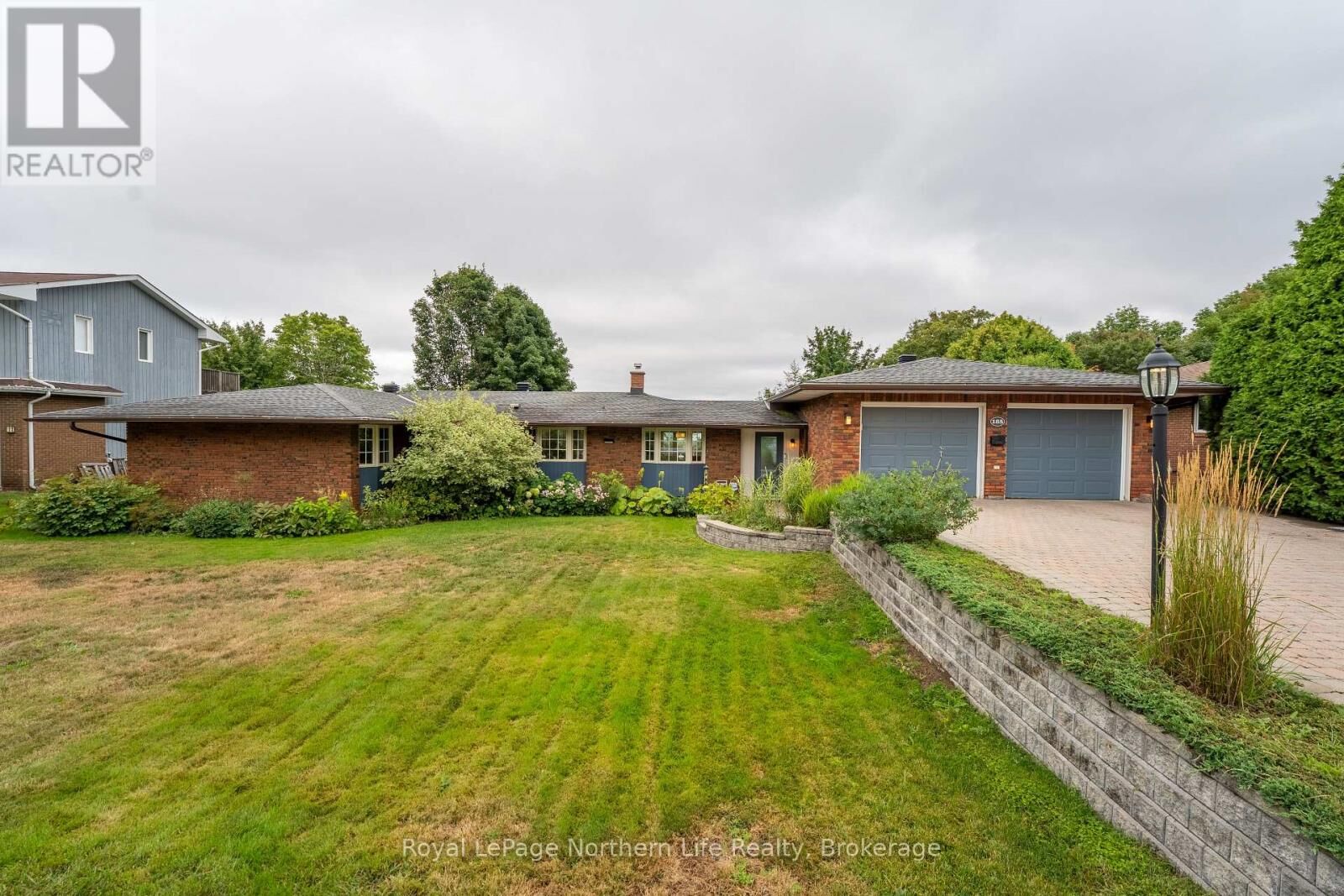 Property Photo: 185 Wallace Heights Drive ON P1C 1E7