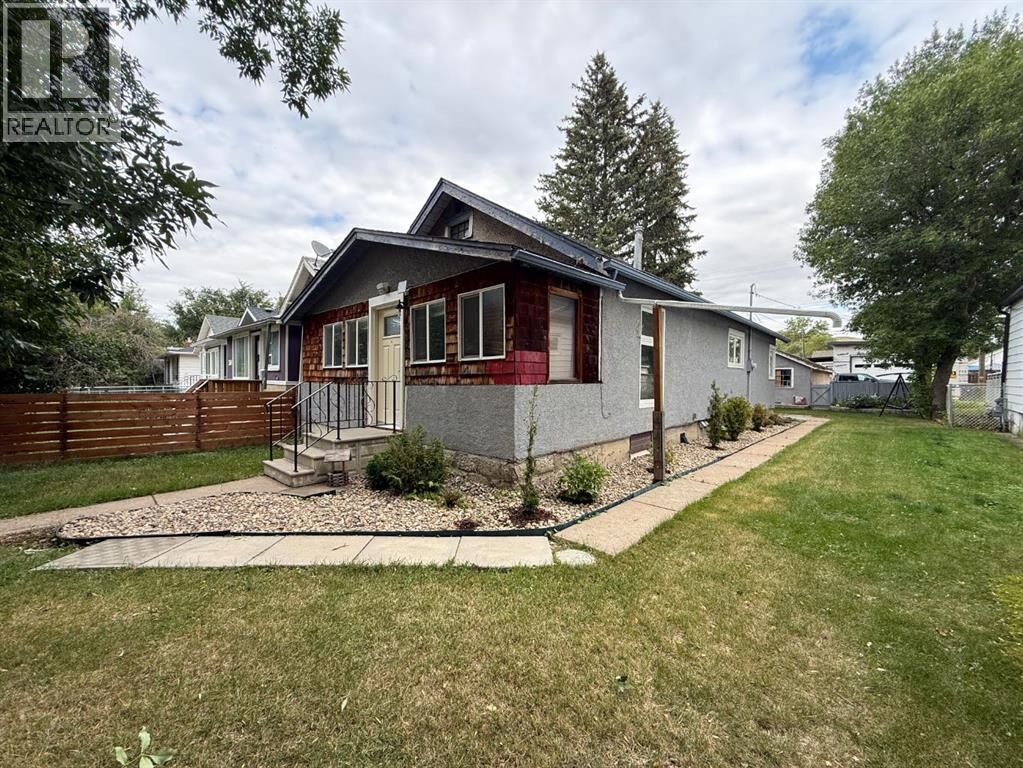 Property Photo:  358 2 Street E  AB T0J 0Y4 