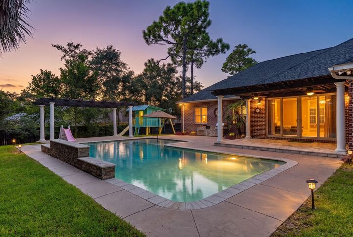 Property Photo:  300 Grove Park Drive  FL 32578 