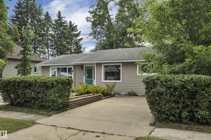 Property Photo:  4609 54 Avenue  AB T9A 0Z2 