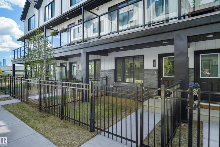 Property Photo:  29 Airport Road NW 11  AB T5G 2P9 