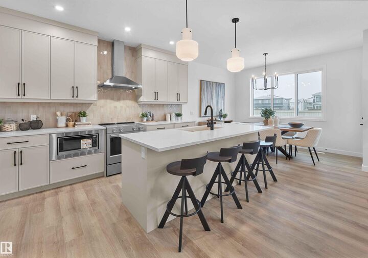 Property Photo:  12532 34 Avenue SW  AB T6W 5Z8 