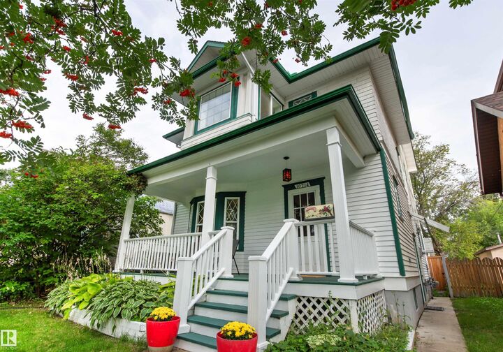 Property Photo:  10714 75 Avenue NW  AB T6E 1J9 