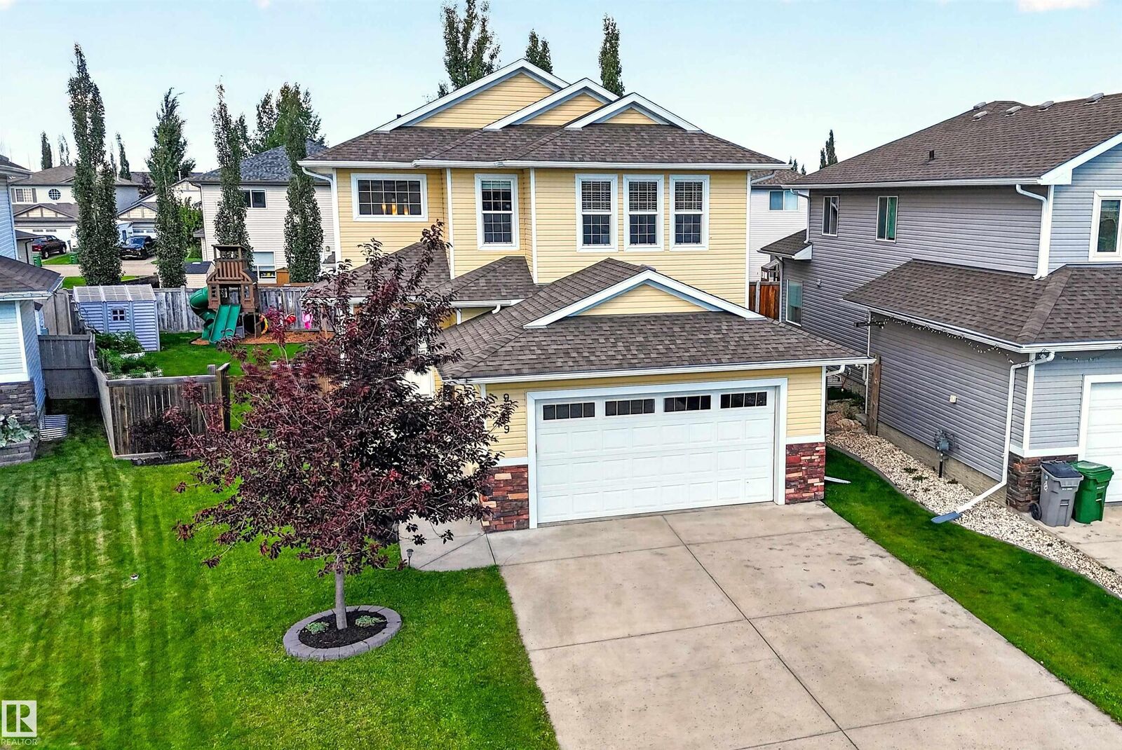 Property Photo:  9709 89 Street  AB T8R 2N6 
